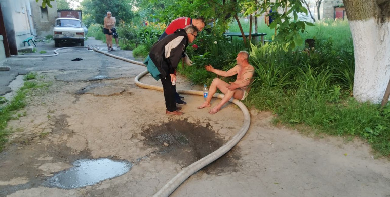 У Здолбунові під час пожежі врятували чоловіка (ФОТО)